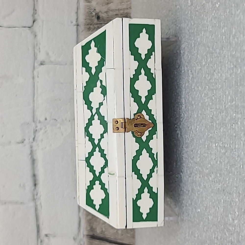 Vintage Handcrafted Bone Inlay Decorative/Jewelry Box in Cream/Green - Picture 3 of 17